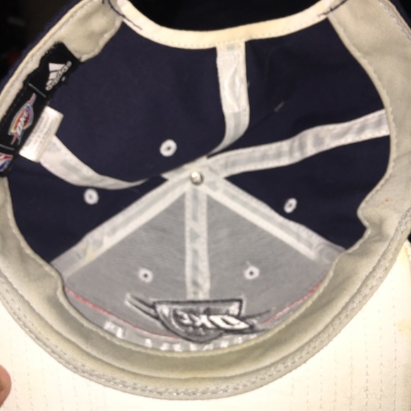 A hat - Picture 3 of 3